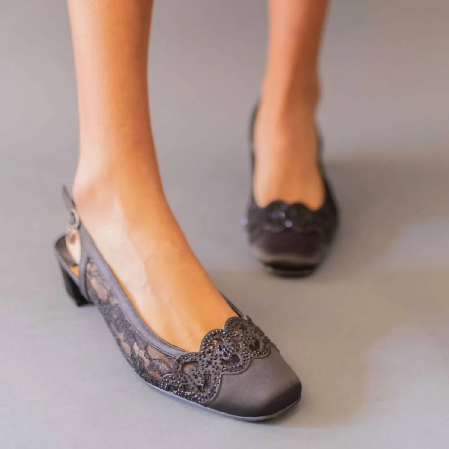 Faleece Low Heel Slingback Pumps In Black