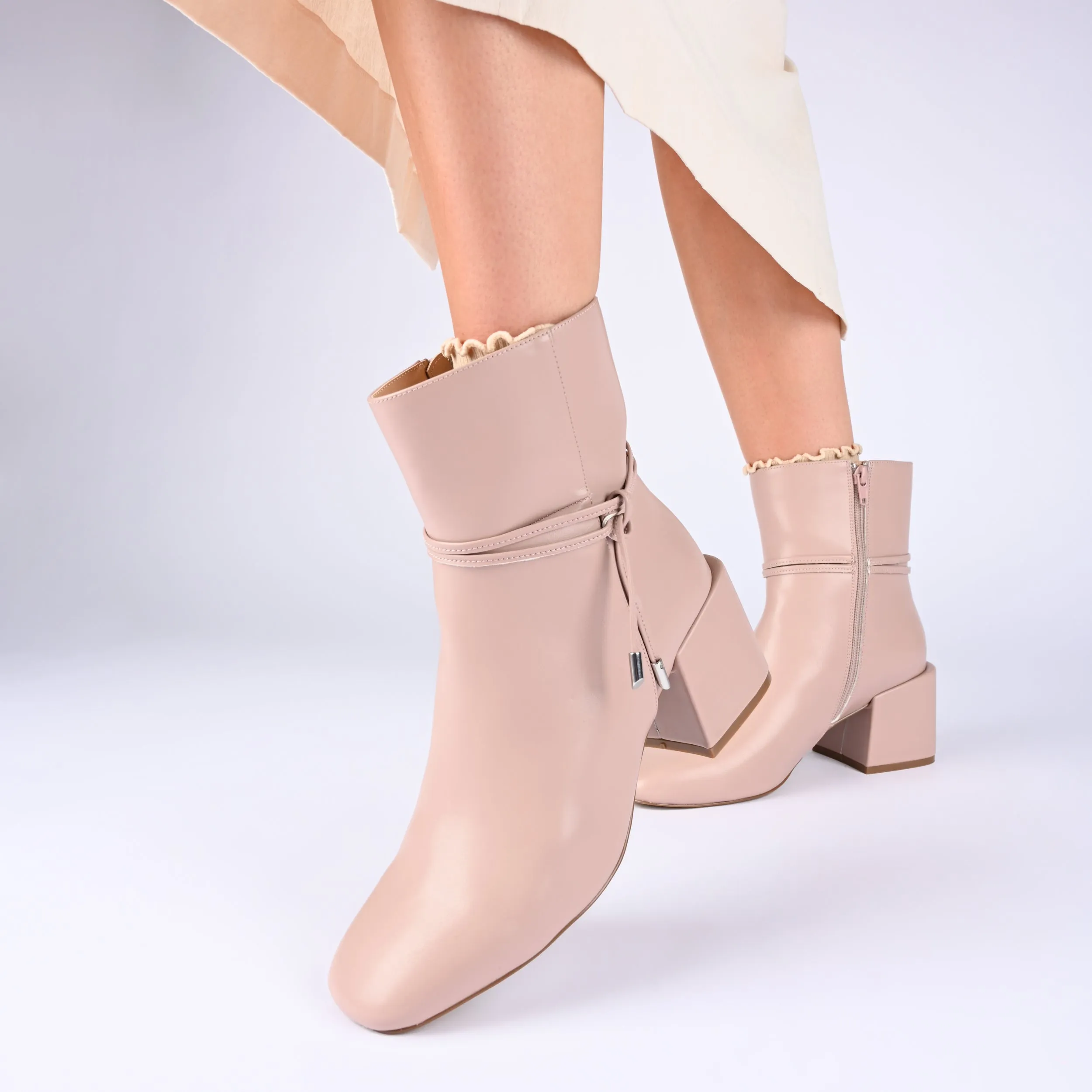 Journee Collection Women's Tru Comfort Foam Beverley Booties