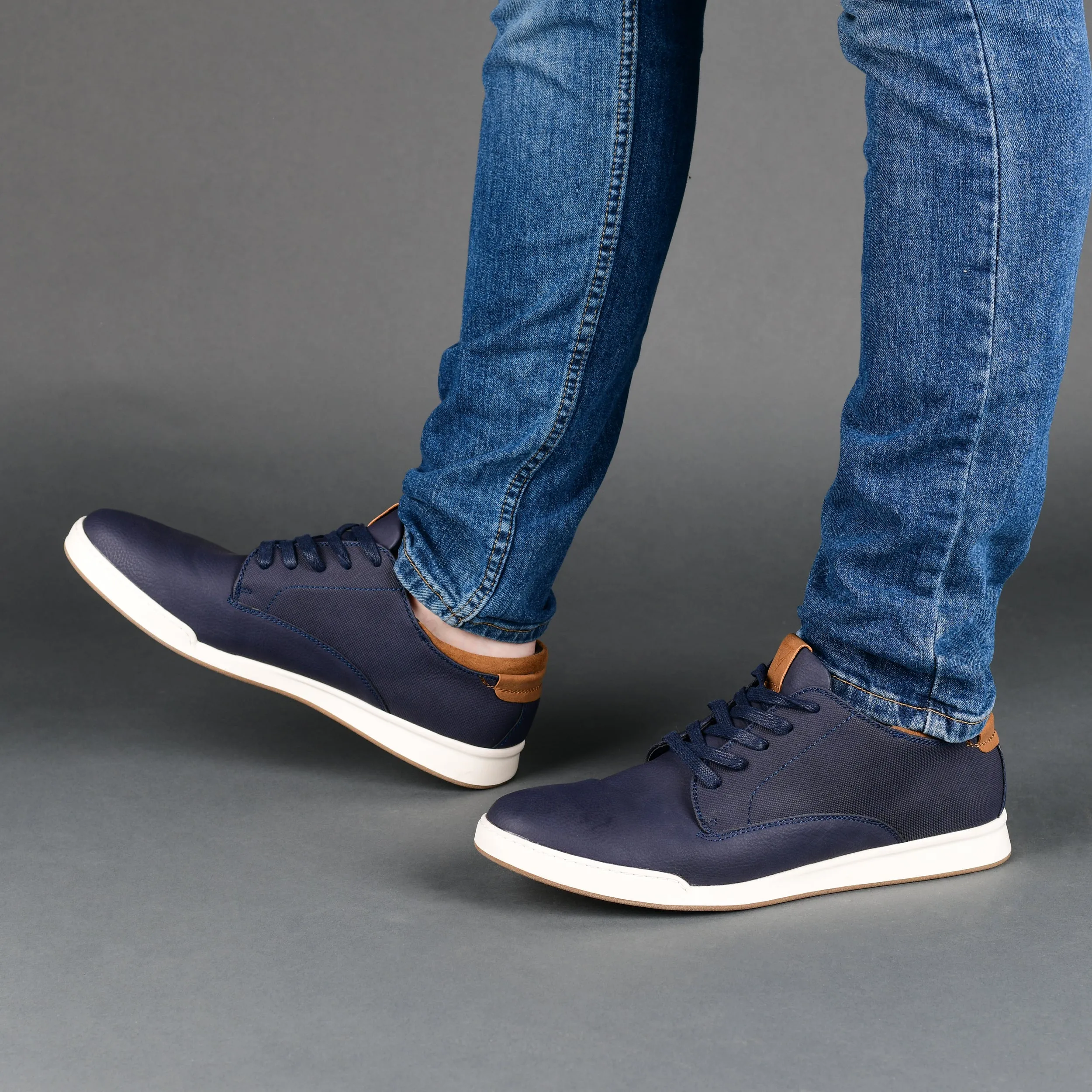 Vance Co. Aydon Wide Width Casual Sneaker