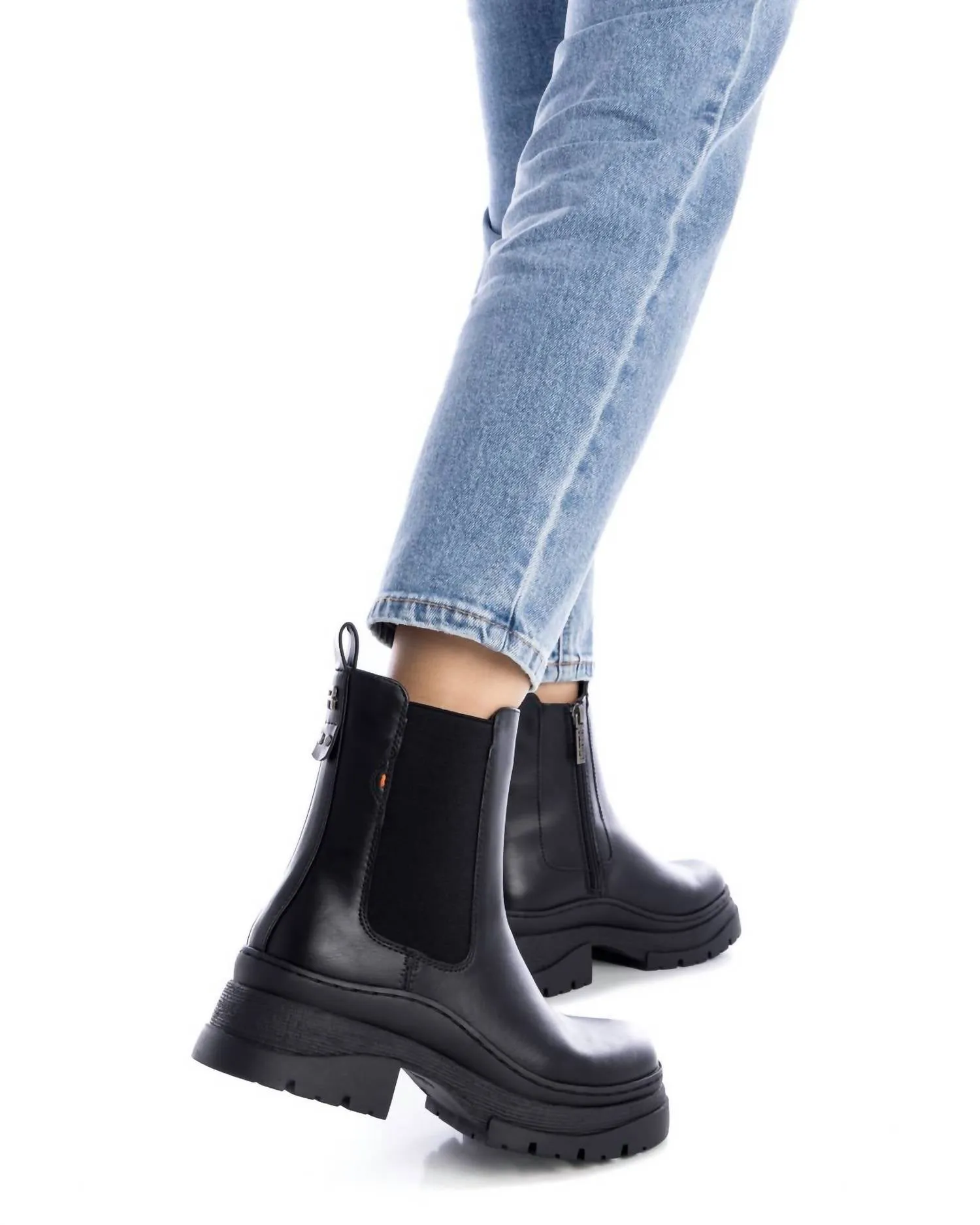 Women's Chelsea Booties In Black