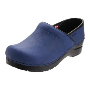 Women's Professional Oil Closed Leather Clog In Navy
