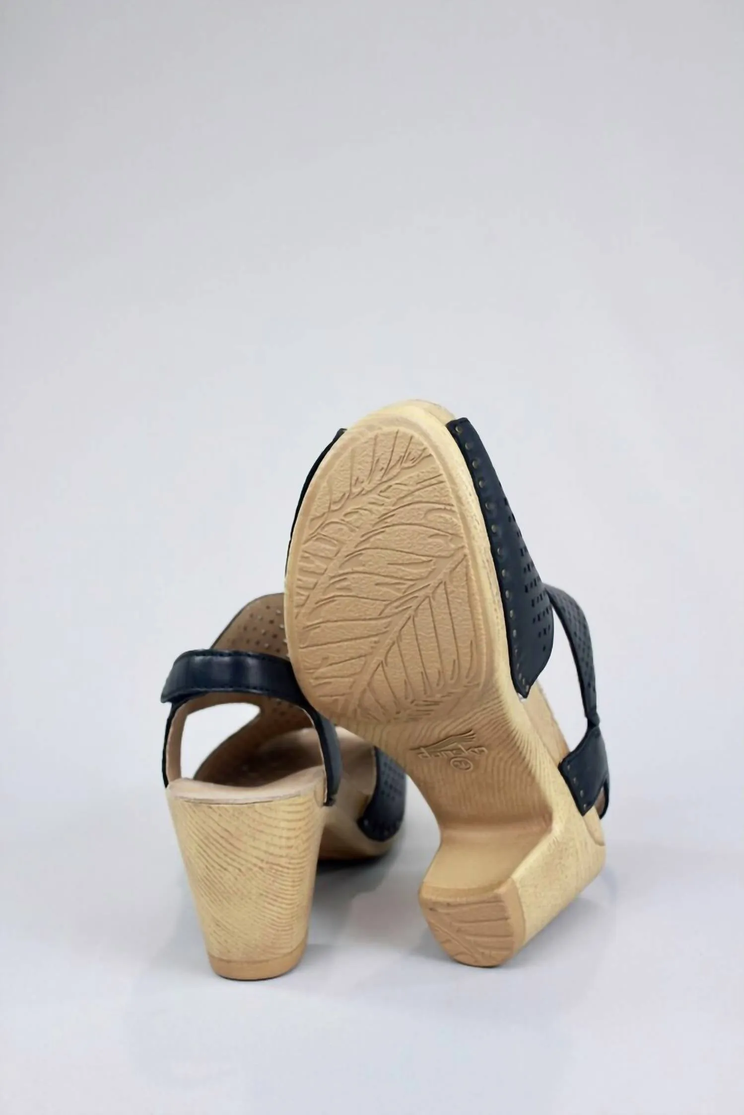 Women's Teagan Heeled Sandal In Grey Metallic