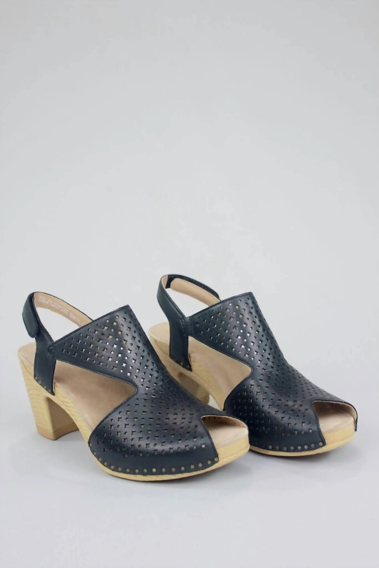 Women's Teagan Heeled Sandal In Grey Metallic