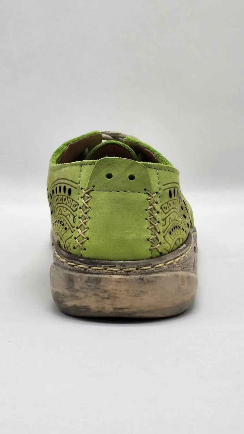 Women's Timeless Low-Top Leather Shoes In Green